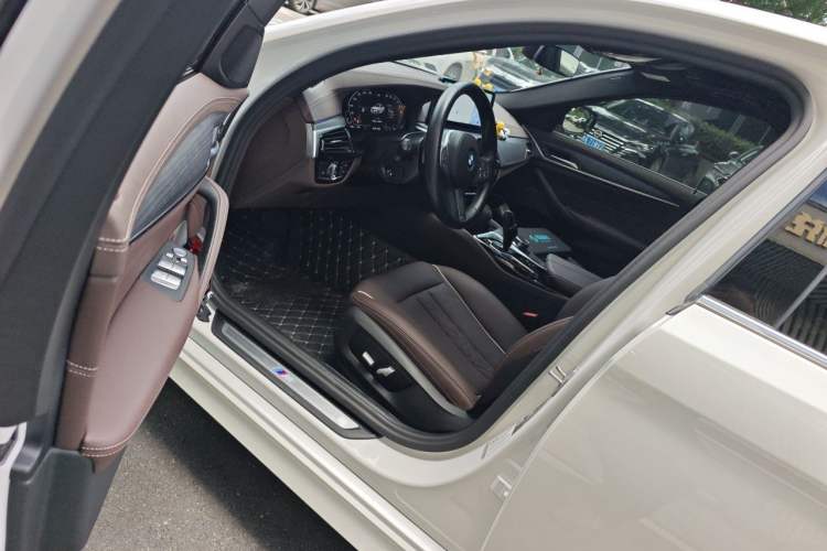 Used BMW 5 Series 2023 530Li Leading Model M Sport Package Driver Seat
