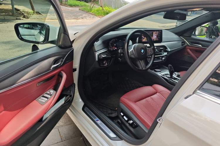 Used BMW 5 Series 2023 530Li Luxury Edition M Sport Package Driver Seat