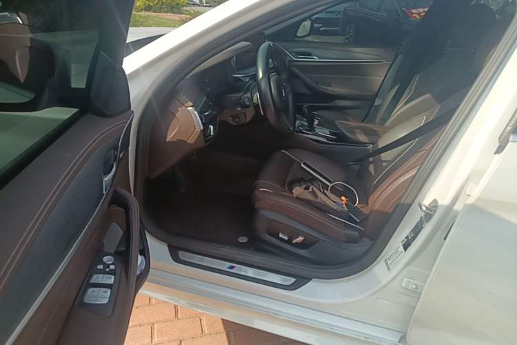 Used BMW 5 Series 2023 530Li Leading Model M Sport Package Driver Seat