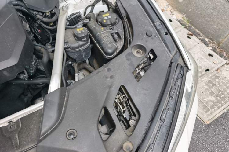 Used BMW 5 Series 2023 530Li Leading Model M Sport Package Engine Bay Left