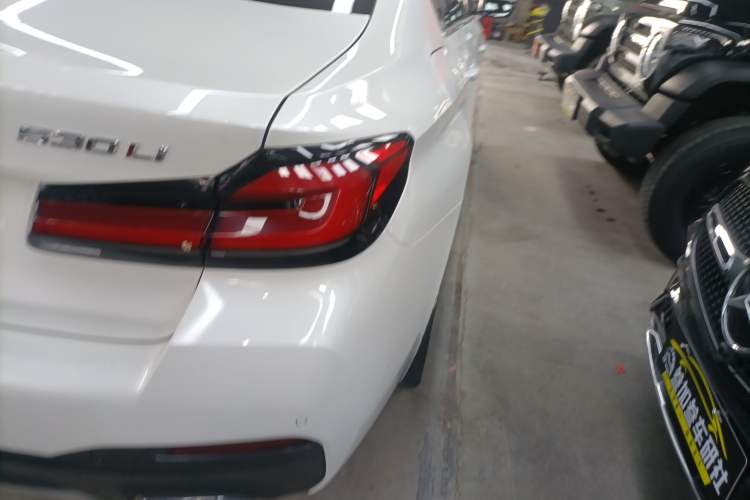 Used BMW 5 Series 2023 530Li Leading Model M Sport Package Exterior 3