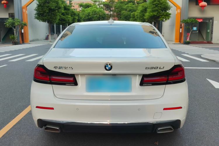 Used BMW 5 Series 2023 530Li Leading Edition Luxury Package Exterior 3