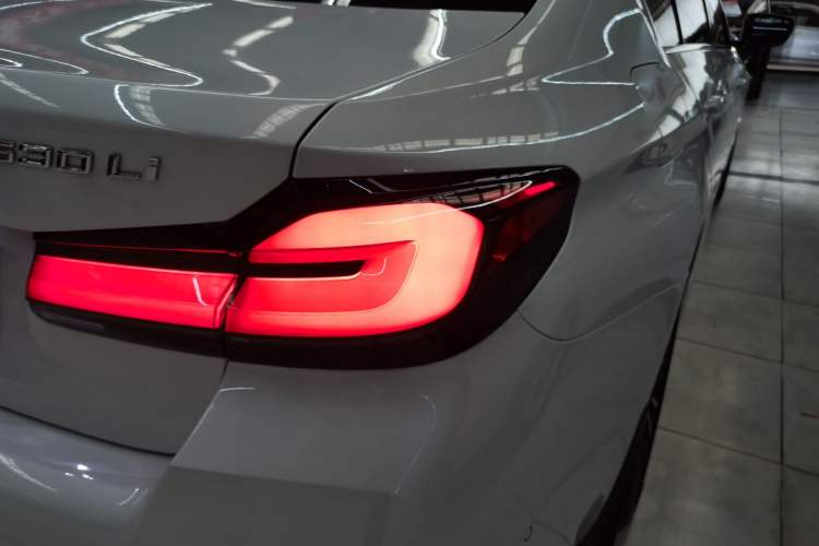 Used BMW 5 Series 2023 530Li Leading Model M Sport Package Exterior 3