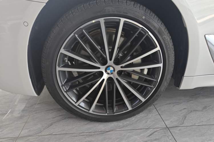 Used BMW 5 Series 2023 Restyled 530Li Leading Edition M Sport Package Exterior 3
