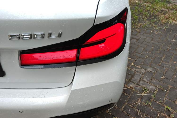 Used BMW 5 Series 2023 530Li Leading Model M Sport Package Exterior 3