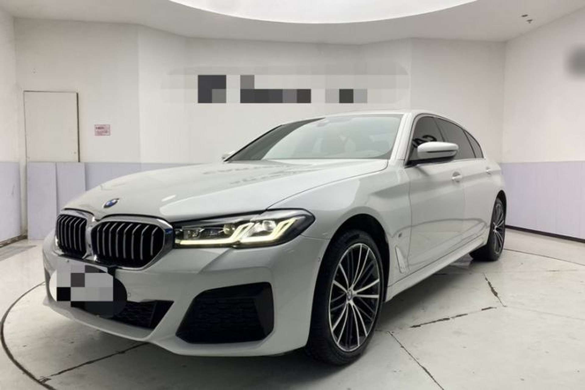 Used BMW 5 Series 2023 530Li Leading Model M Sport Package Front Left 45 Deg