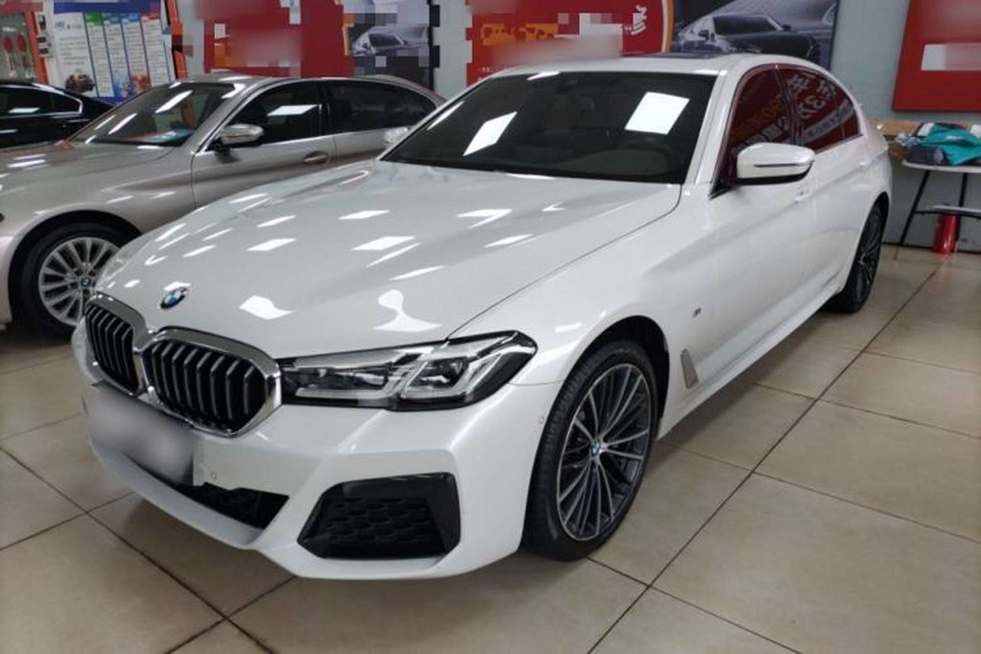 Used BMW 5 Series 2023 530Li Leading Model M Sport Package Front Left 45 Deg