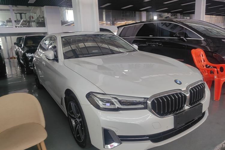 Used BMW 5 Series 2023 530Li Leading Edition Luxury Package Front Right 45 Deg