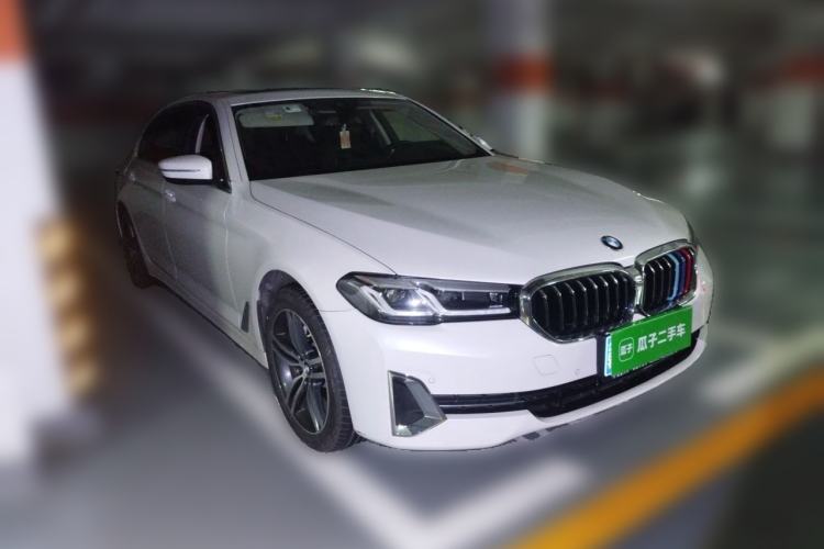 Used BMW 5 Series 2023 530Li Leading Edition Luxury Package Front Right 45 Deg