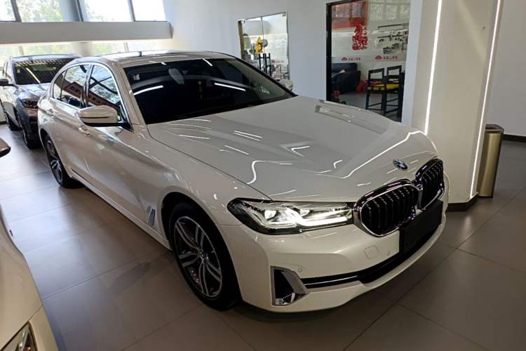 Used BMW 5 Series 2023 530Li Leading Edition Luxury Package Front Right 45 Deg