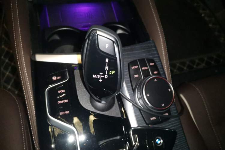 Used BMW 5 Series 2023 Restyled 530Li Leading Edition M Sport Package Gear Lever