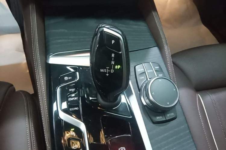Used BMW 5 Series 2023 530Li Luxury Edition M Sport Package Gear Lever
