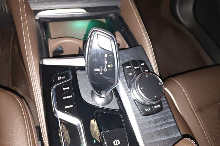 Used BMW 5 Series 2023 530Li Leading Model M Sport Package Gear Lever