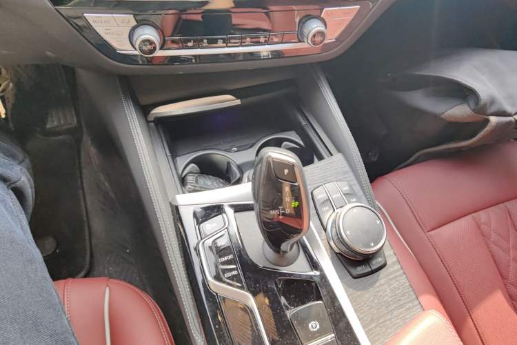 Used BMW 5 Series 2023 Restyled 530Li Leading Edition M Sport Package Gear Lever