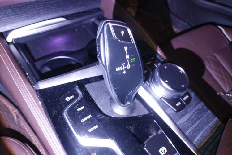 Used BMW 5 Series 2023 530Li Leading Model M Sport Package Gear Lever