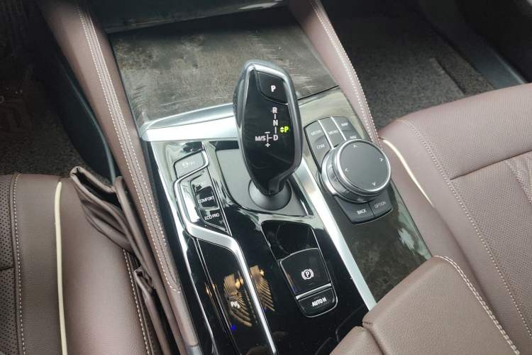 Used BMW 5 Series 2023 530Li Leading Model M Sport Package Gear Lever