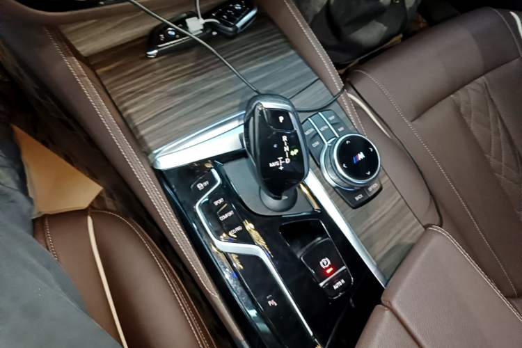 Used BMW 5 Series 2023 530Li Leading Edition Luxury Package Gear Lever