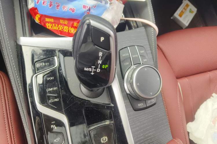 Used BMW 5 Series 2023 530Li Luxury Edition M Sport Package Gear Lever