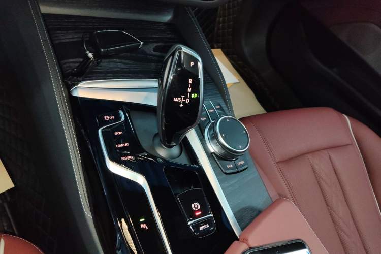 Used BMW 5 Series 2023 530Li Leading Model M Sport Package Gear Lever