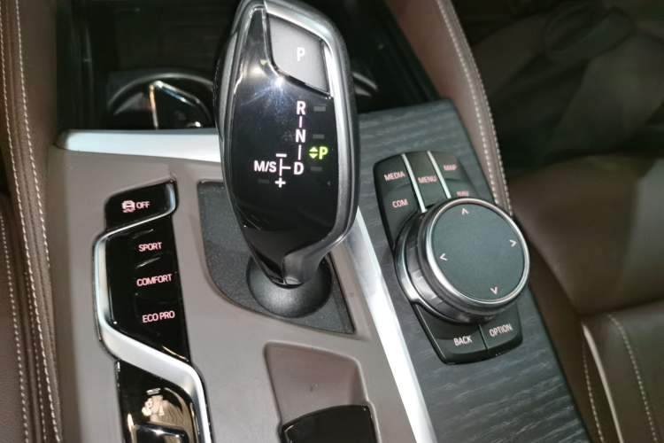 Used BMW 5 Series 2023 530Li Luxury Edition M Sport Package Gear Lever