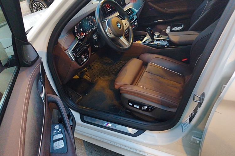 Used BMW 5 Series 2023 530Li Leading Model M Sport Package Interior 3