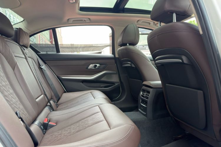 Used BMW 5 Series 2023 530Li xDrive M Sport Package Interior 5