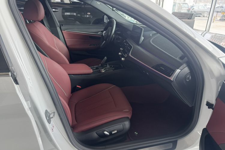 Used BMW 5 Series 2023 530Li xDrive M Sport Package Interior 6