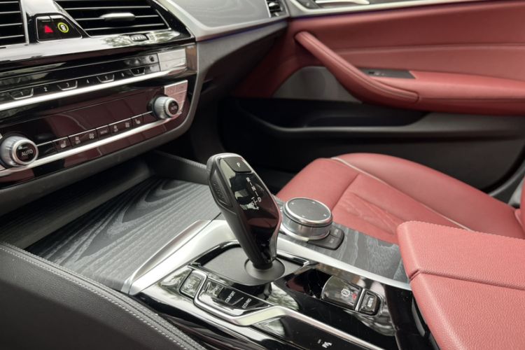 Used BMW 5 Series 2023 530Li Leading Model M Sport Package Interior 6