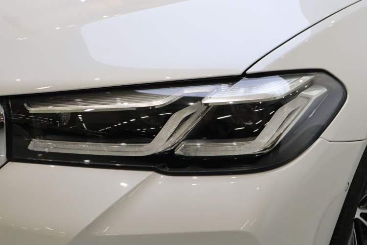 Used BMW 5 Series 2023 530Li Leading Model M Sport Package Left Front Headlight