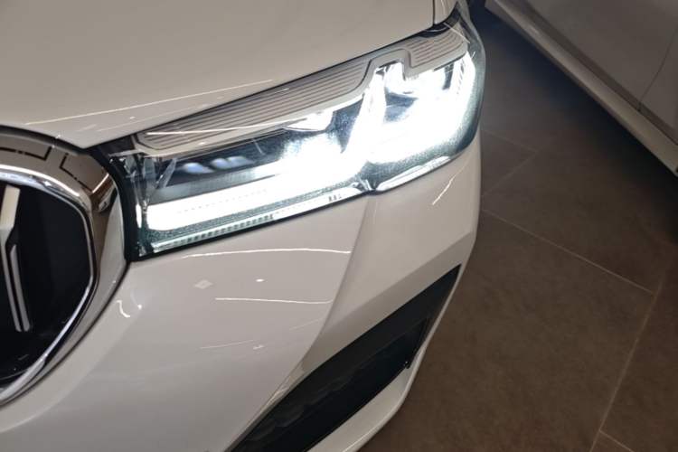 Used BMW 5 Series 2023 530Li Leading Model M Sport Package Left Front Headlight