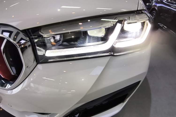 Used BMW 5 Series 2023 Restyled 530Li Leading Edition M Sport Package Left Front Headlight