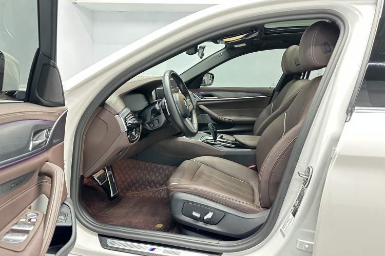 Used BMW 5 Series 2023 Restyled 530Li Leading Edition M Sport Package Left Front Seat