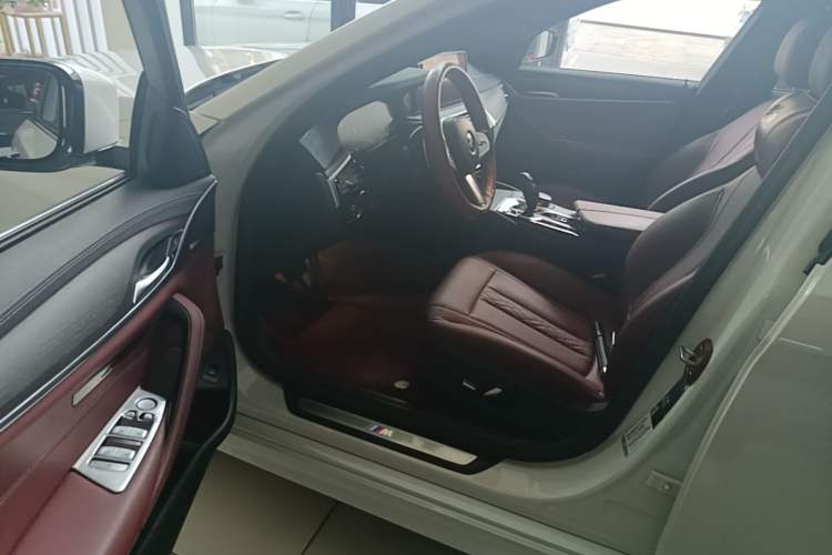 Used BMW 5 Series 2023 530Li Leading Model M Sport Package Left Front Seat