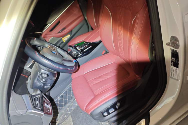 Used BMW 5 Series 2023 530Li Luxury Edition M Sport Package Left Front Seat