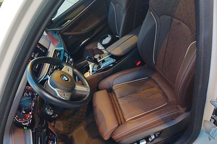 Used BMW 5 Series 2023 530Li Luxury Edition M Sport Package Left Front Seat