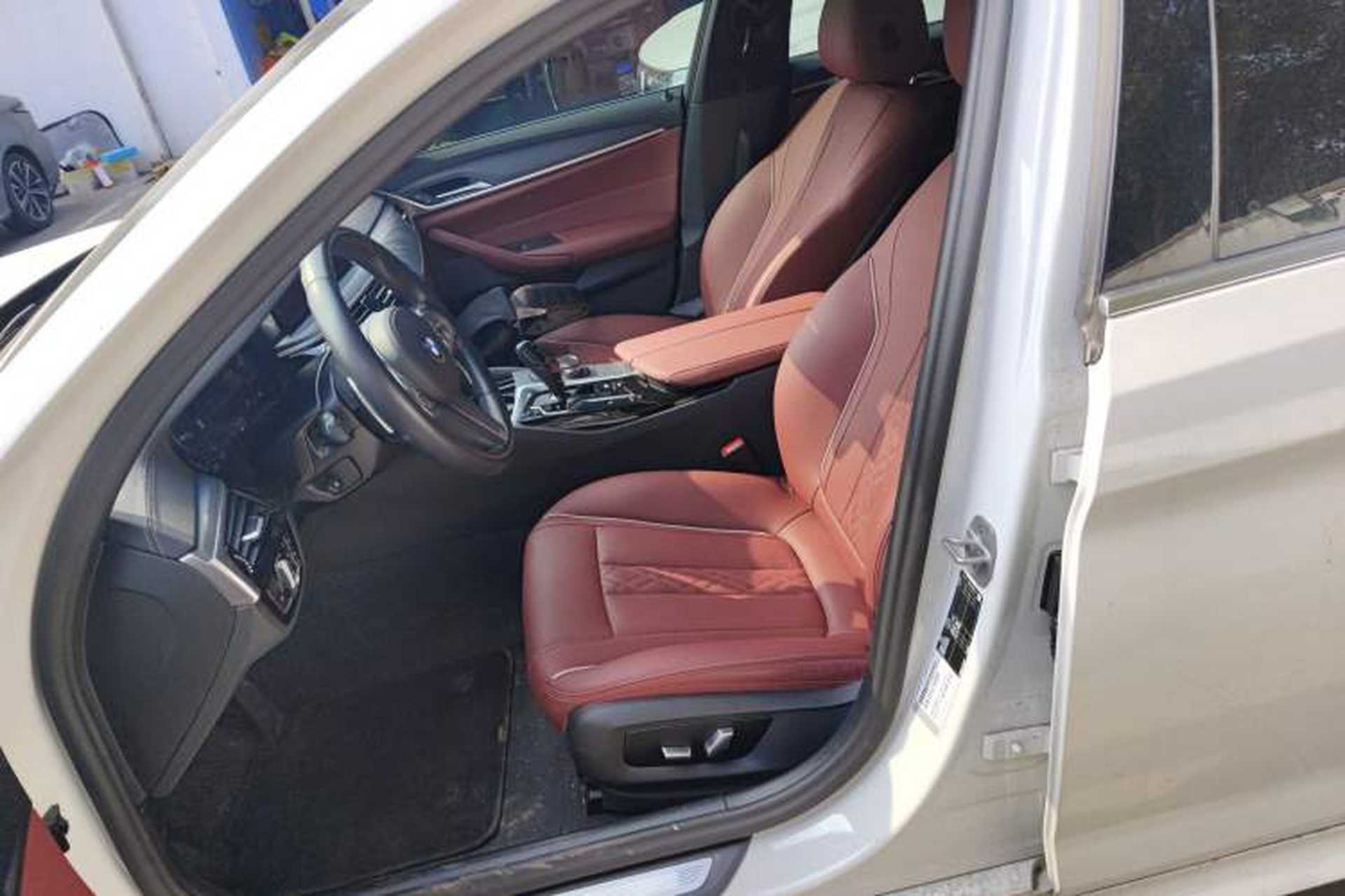 Used BMW 5 Series 2023 Restyled 530Li Leading Edition M Sport Package Left Front Seat
