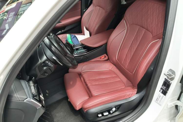 Used BMW 5 Series 2023 530Li Luxury Edition M Sport Package Left Front Seat