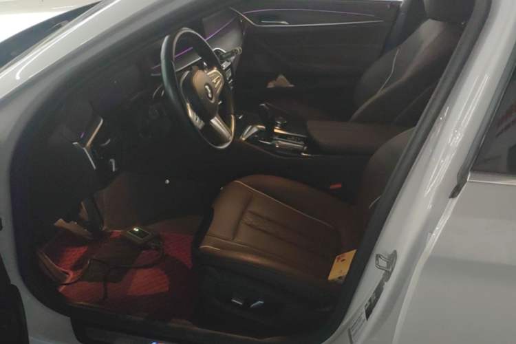 Used BMW 5 Series 2023 530Li Leading Model M Sport Package Left Front Seat