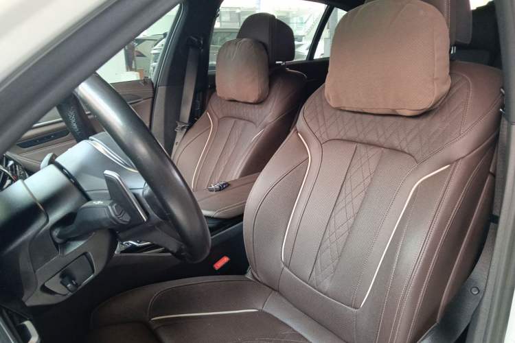 Used BMW 5 Series 2023 Restyled 530Li Luxury Edition M Sport Package Left Front Seat