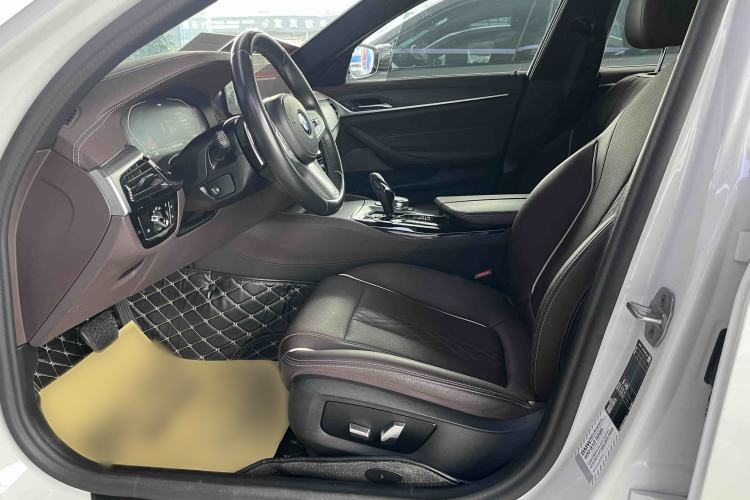 Used BMW 5 Series 2023 Restyled 530Li Leading Edition M Sport Package Left Front Seat