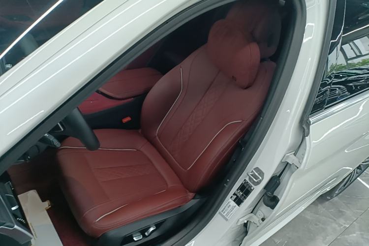 Used BMW 5 Series 2023 Restyled 530Li Leading Edition M Sport Package Left Front Seat