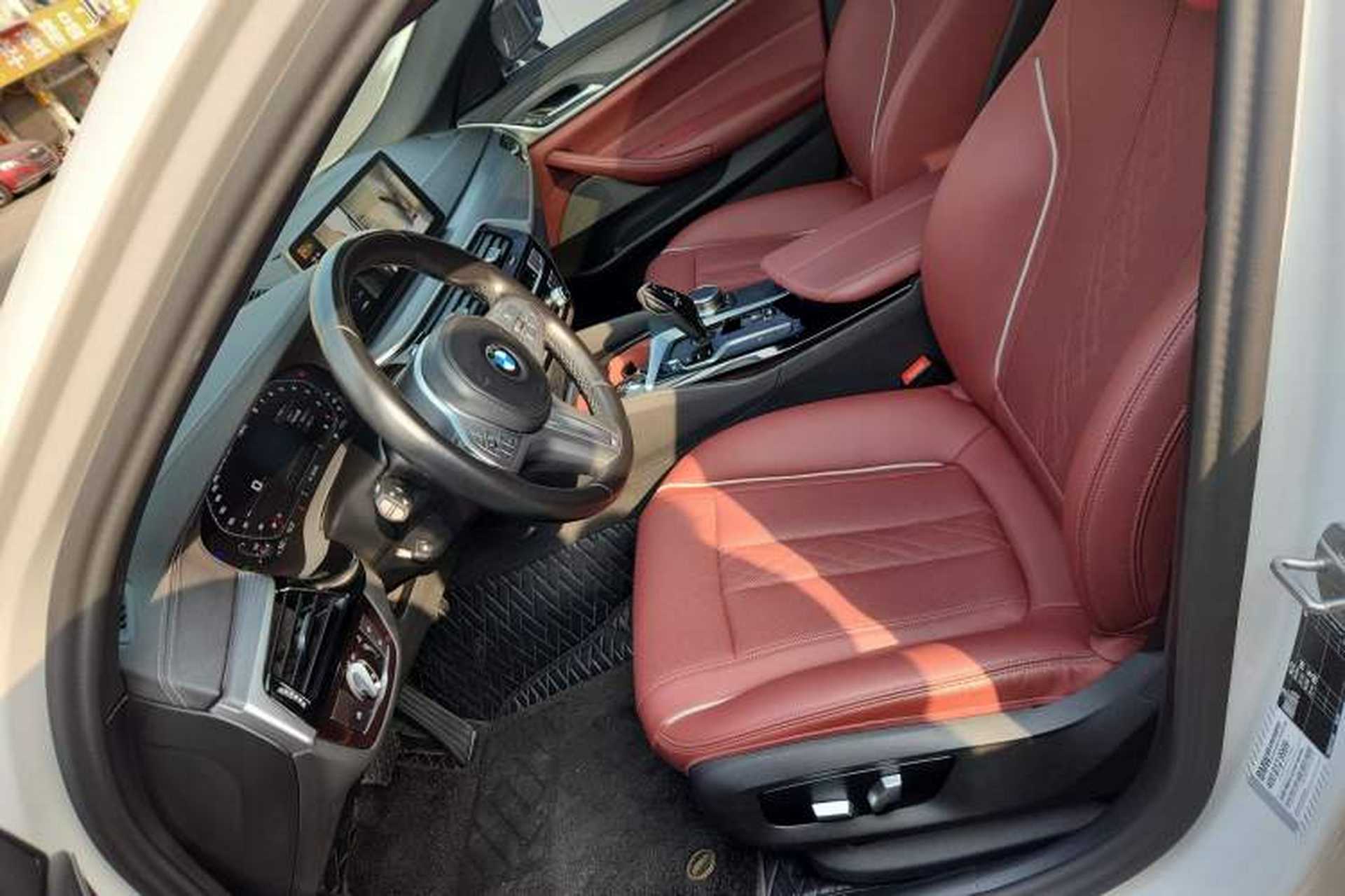 Used BMW 5 Series 2023 Restyled 530Li Leading Edition M Sport Package Left Front Seat