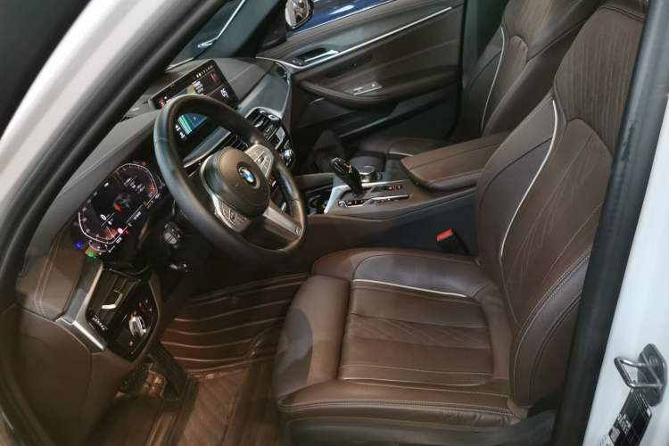 Used BMW 5 Series 2023 530Li Luxury Edition M Sport Package Left Front Seat