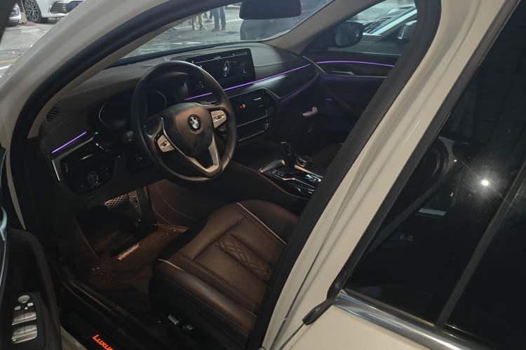 Used BMW 5 Series 2023 530Li Leading Edition Luxury Package Left Front Seat