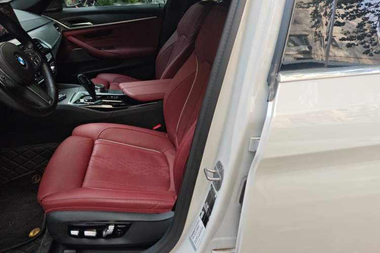 Used BMW 5 Series 2023 530Li Luxury Edition M Sport Package Left Front Seat