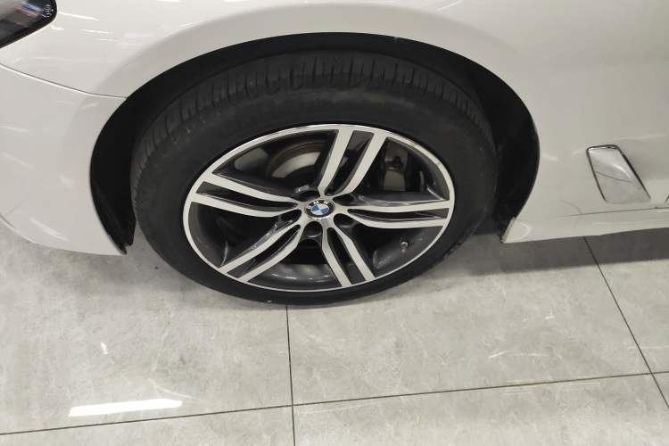 Used BMW 5 Series 2023 530Li Leading Edition Luxury Package Left Front Wheel Hub