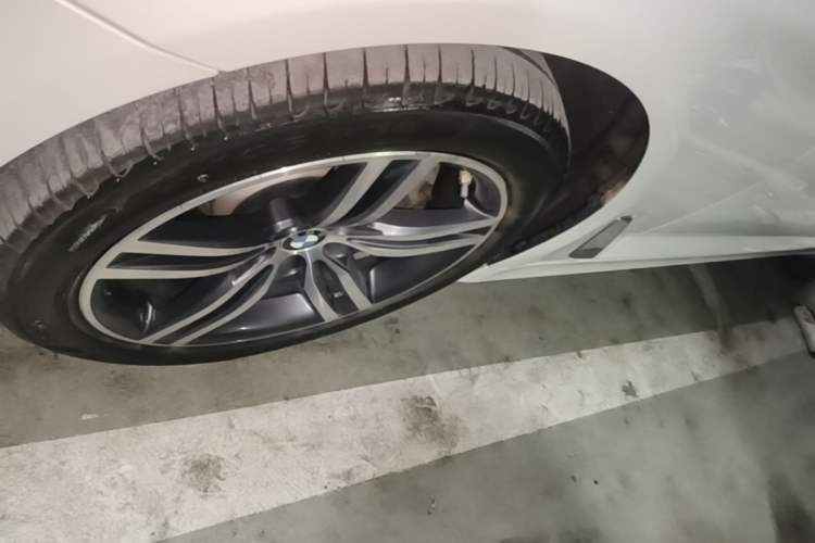Used BMW 5 Series 2023 530Li Leading Edition Luxury Package Left Front Wheel Hub