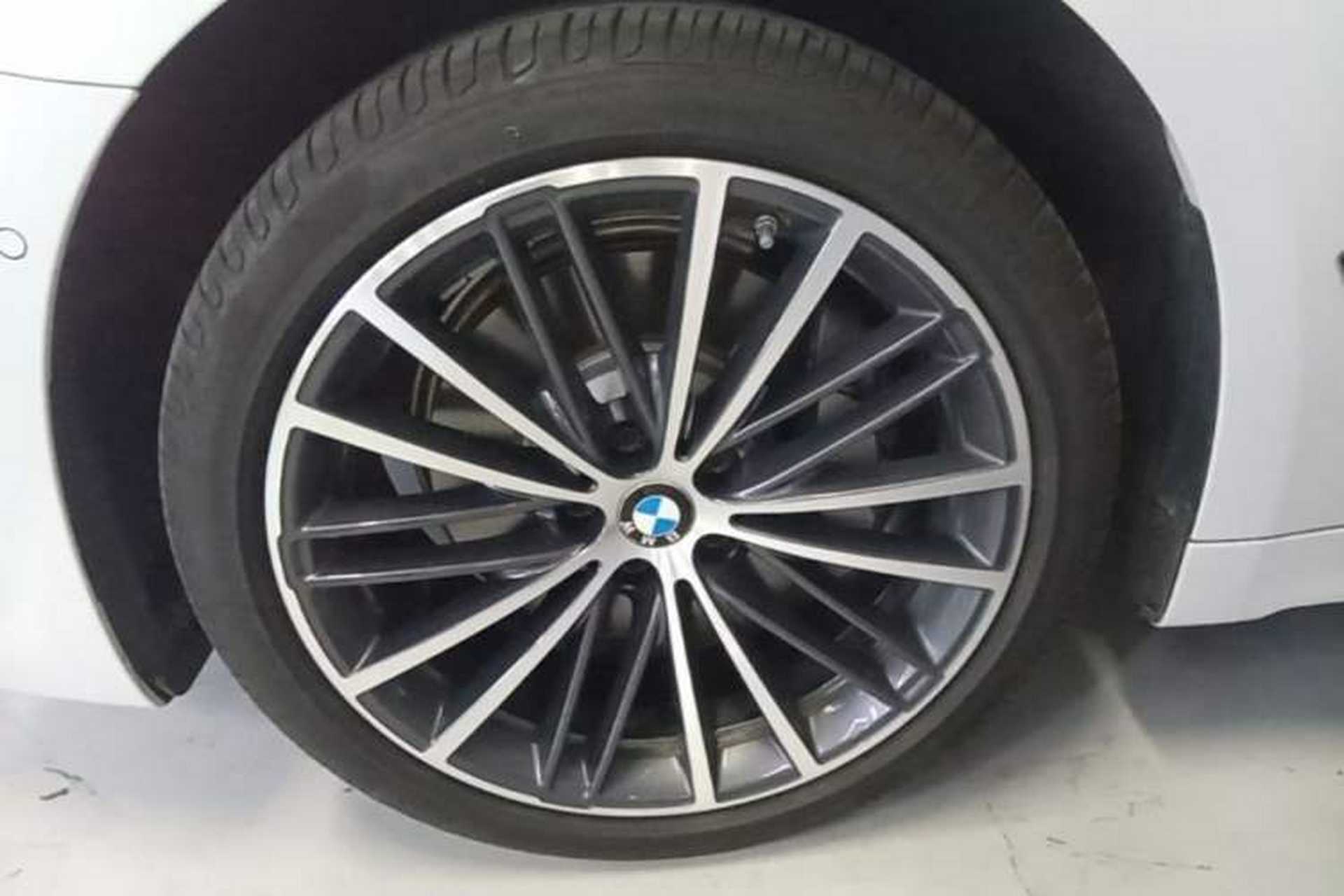 Used BMW 5 Series 2023 530Li Leading Model M Sport Package Left Front Wheel Hub