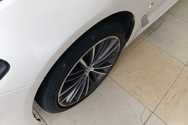 Used BMW 5 Series 2023 530Li Leading Model M Sport Package Left Front Wheel Hub