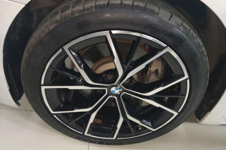 Used BMW 5 Series 2023 530Li Luxury Edition M Sport Package Left Front Wheel Hub